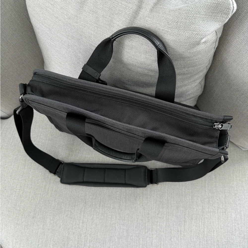 Tumi NEW Slim Deluxe Portfolio case